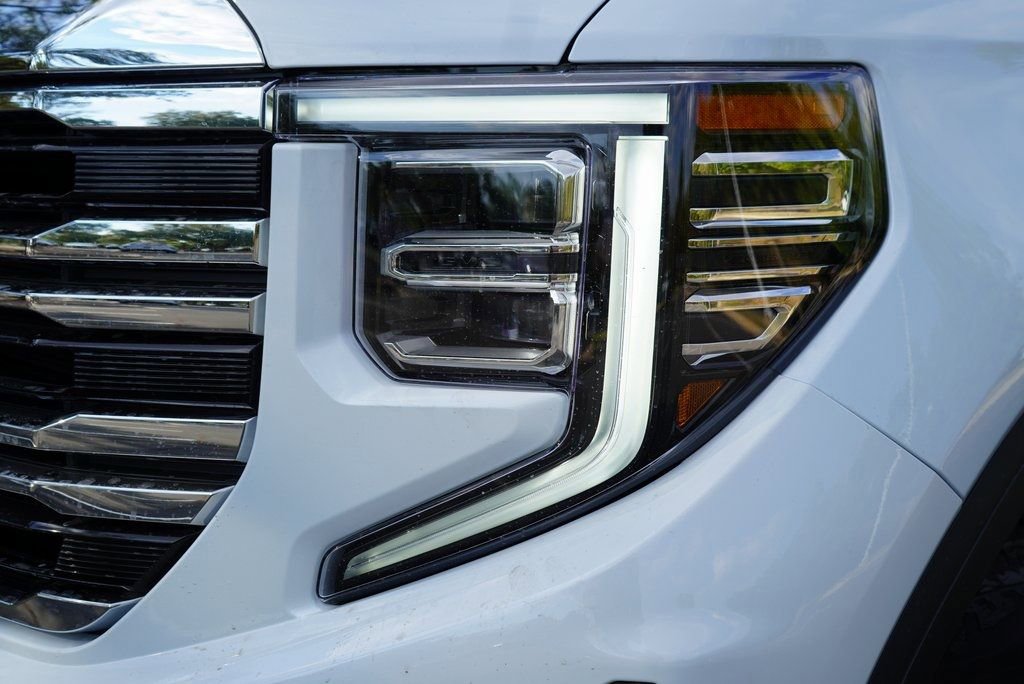 New 2026 GMC Sierra 1500 SLT image 2