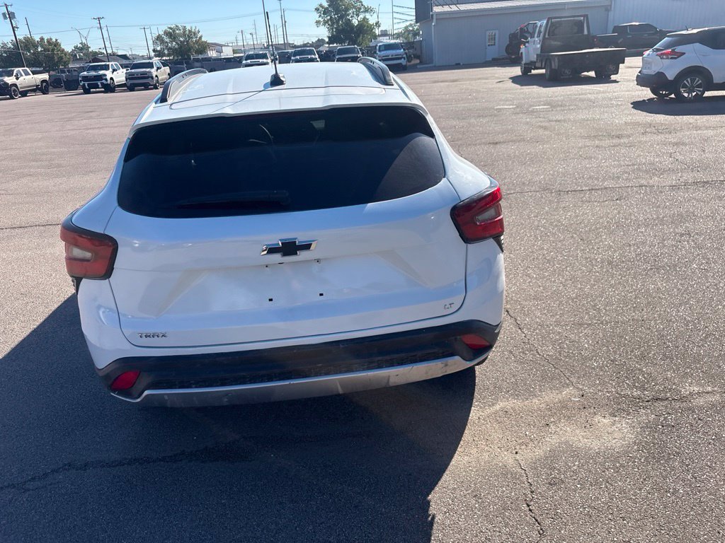 Used 2026 Chevrolet Trax LT FWD image 14