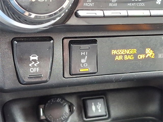 Used 2019 Toyota RAV4 XLE Premium image 24