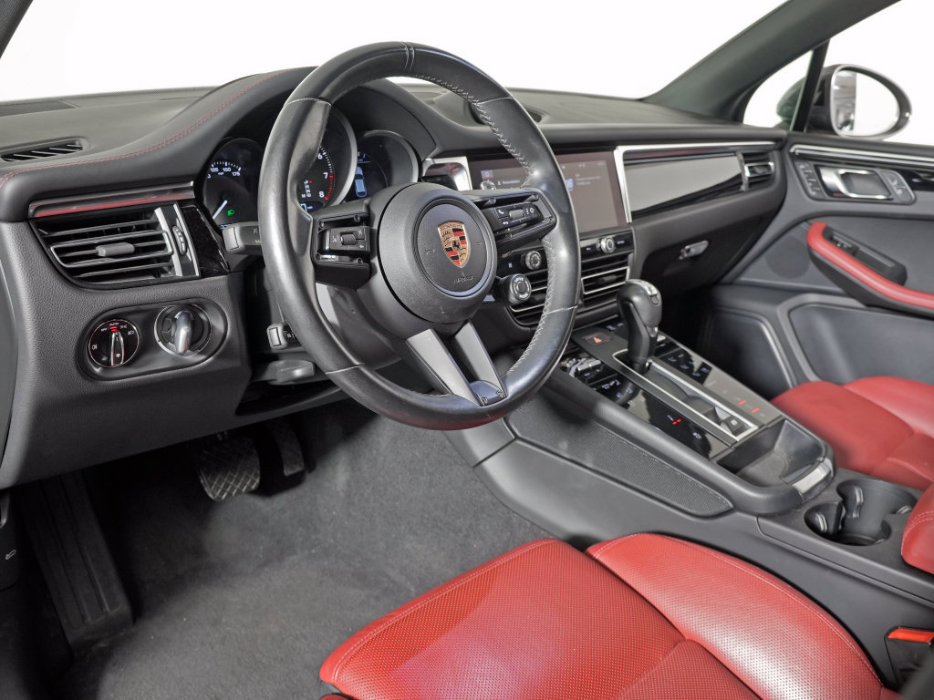 Certified 2023 Porsche Macan Turbo AWD/4WD image 4