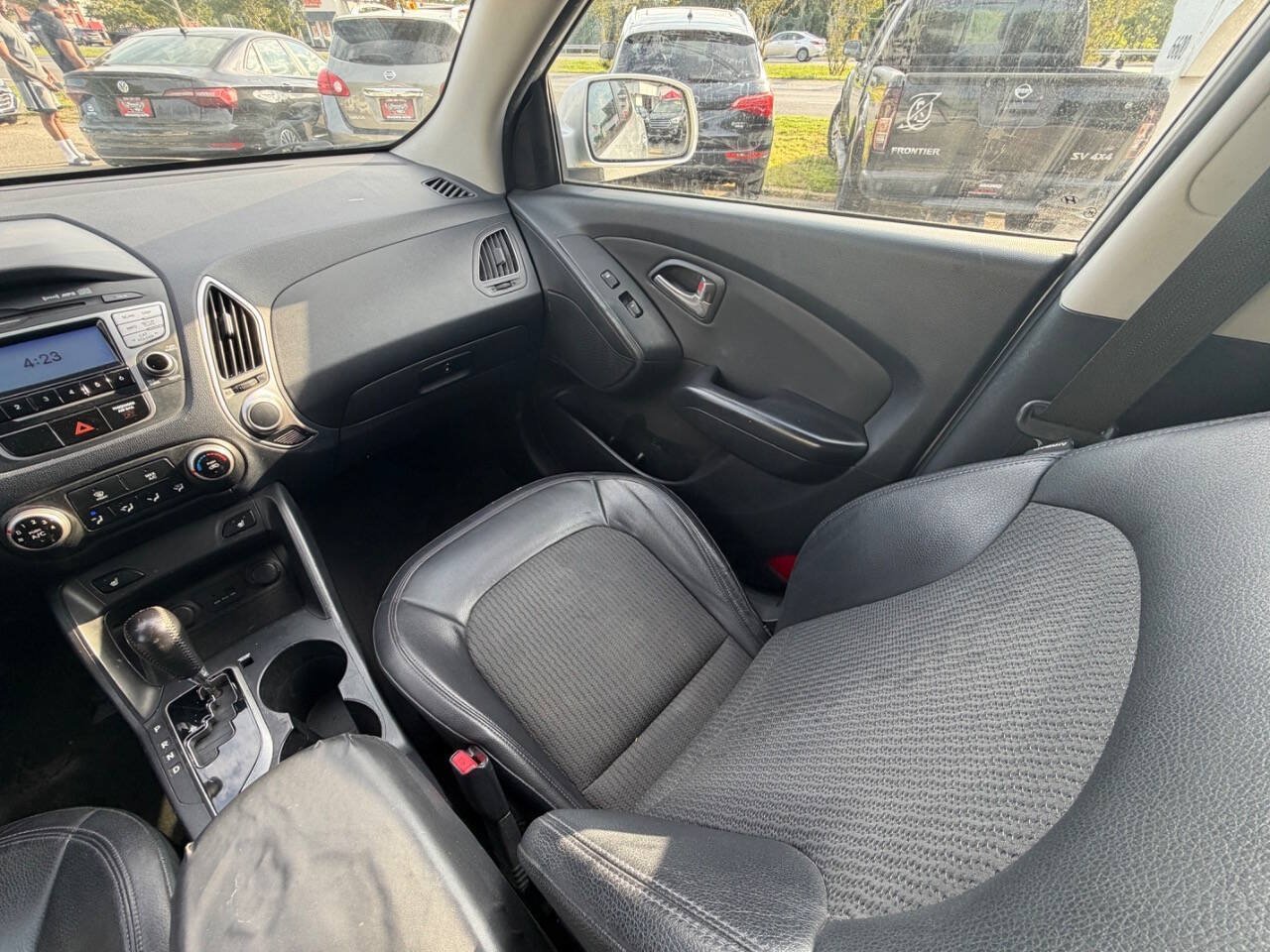 Used 2011 Hyundai Tucson GLS AWD/4WD image 34