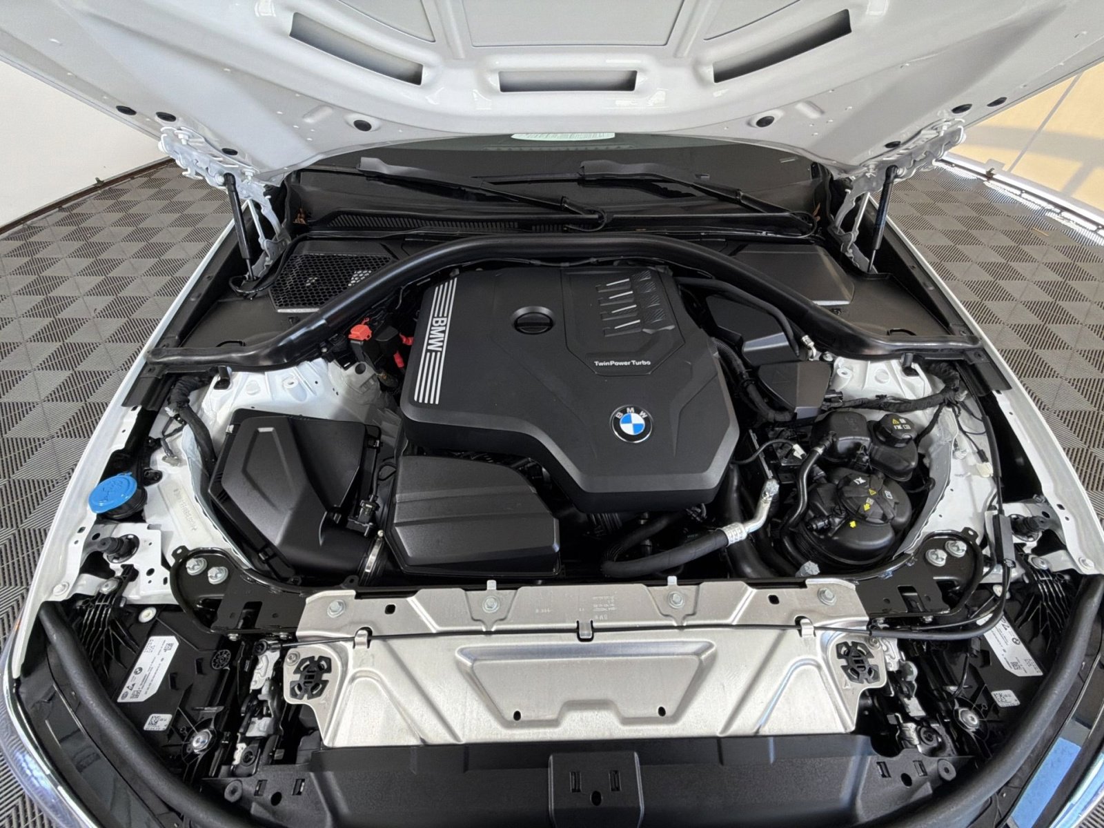 Used 2024 BMW 330i xDrive Sedan w/ Premium Package image 28