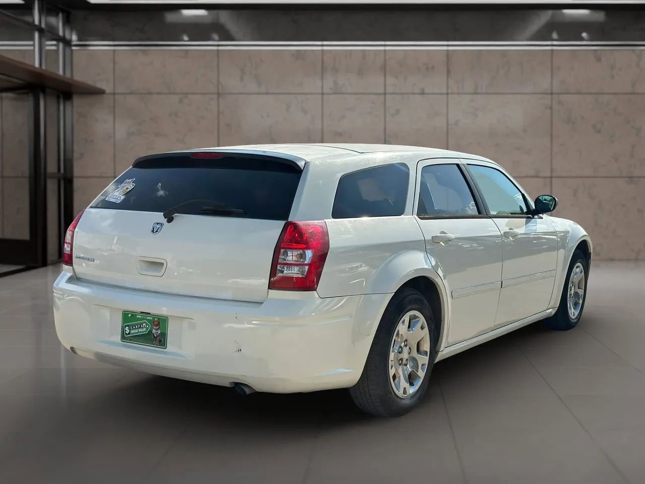 Used 2005 Dodge Magnum SE w/ Convenience Group I RWD image 2