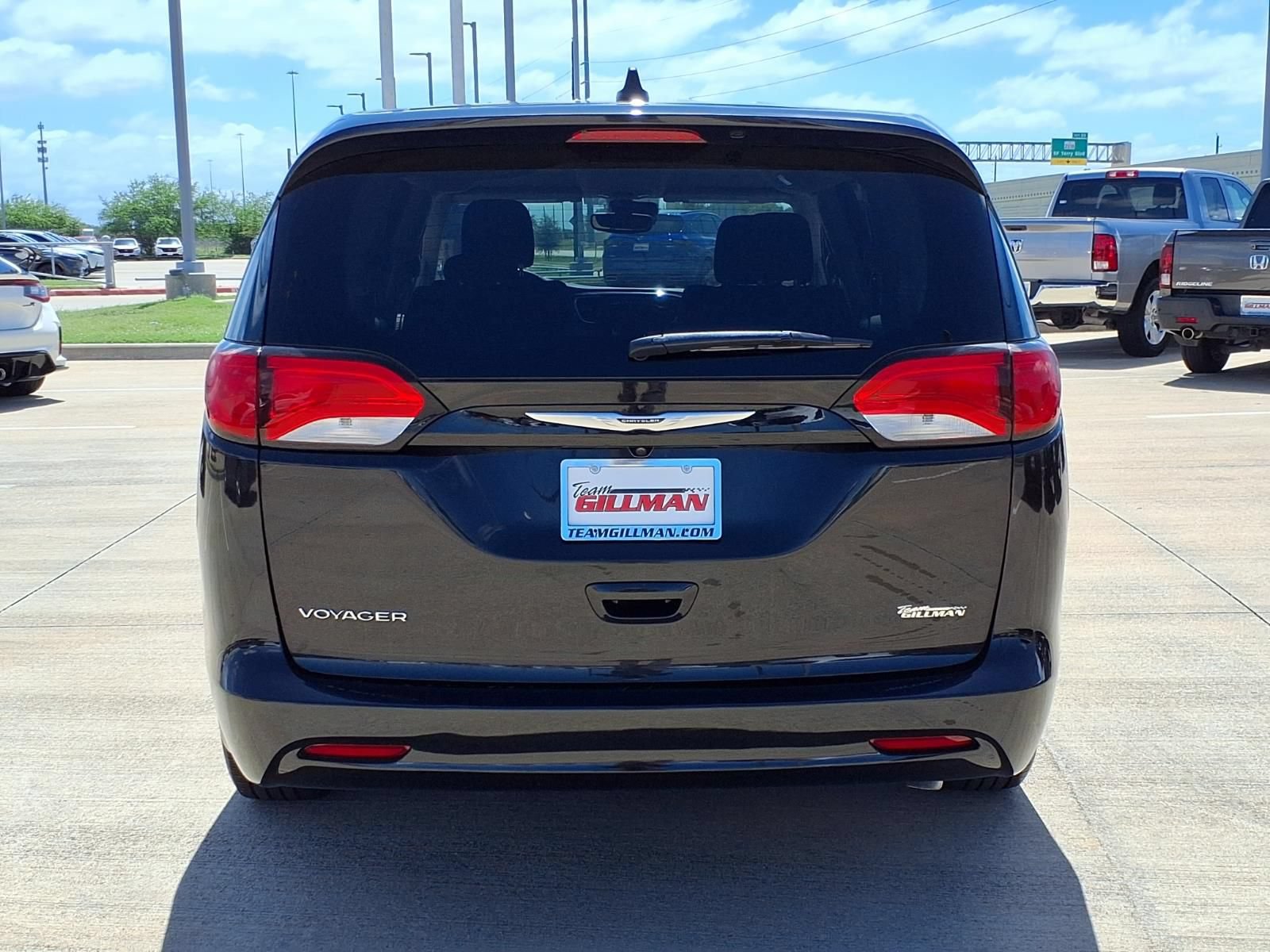 Used 2023 Chrysler Voyager LX FWD image 6