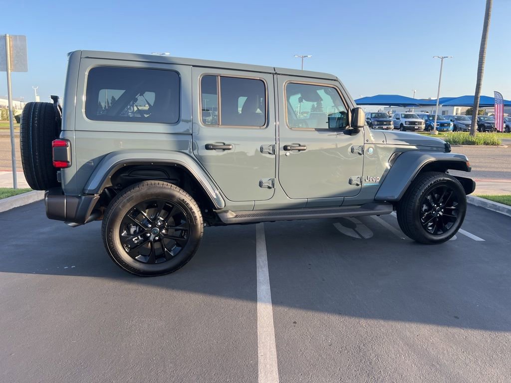 Used 2025 Jeep Wrangler Unlimited Sahara AWD/4WD image 15