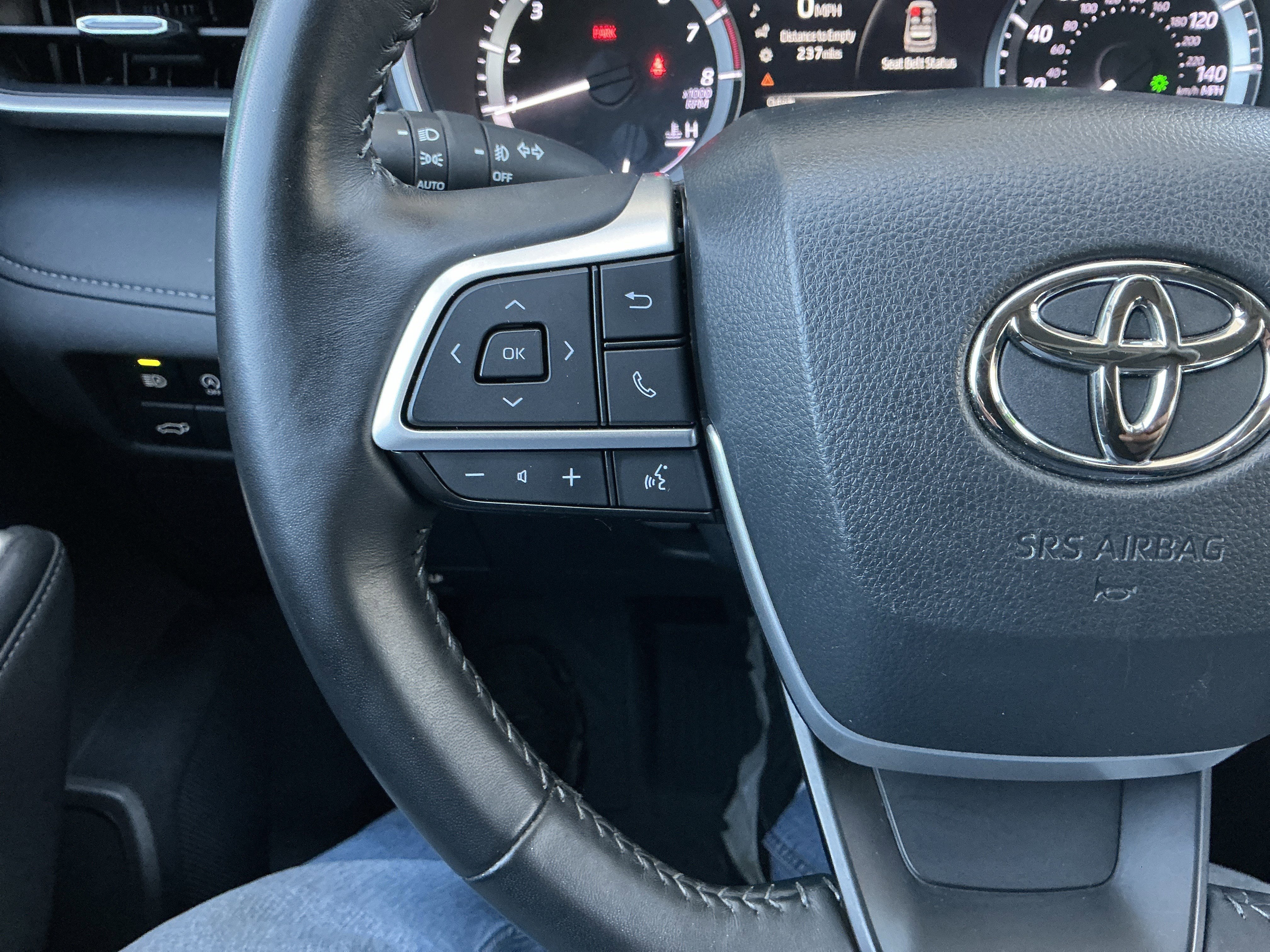 Used 2023 Toyota Highlander XLE image 12