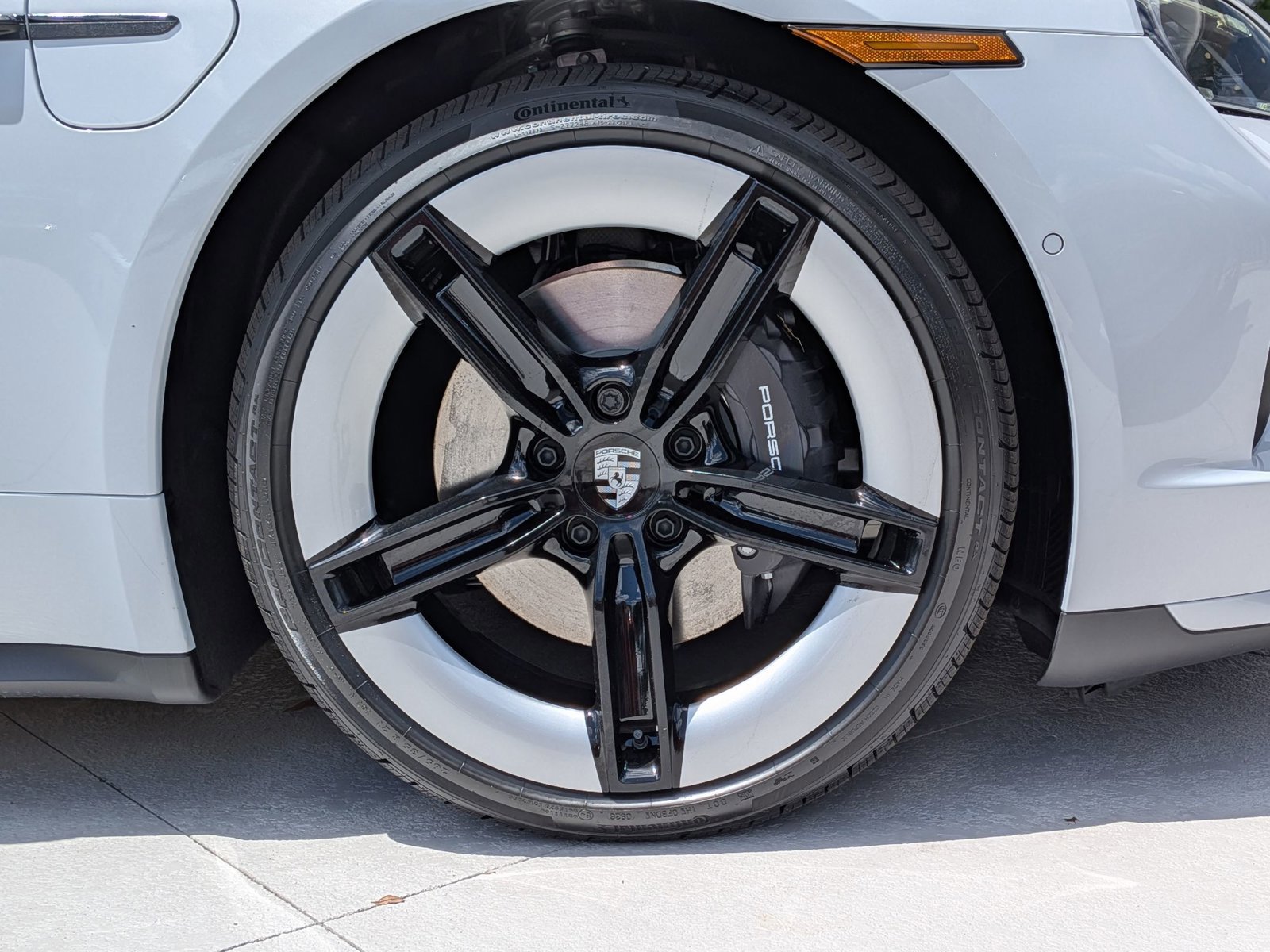 New 2026 Porsche Taycan RWD image 30