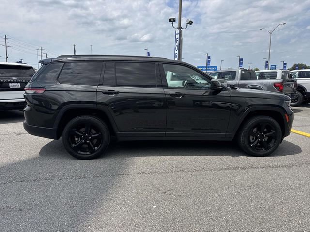 Used 2024 Jeep Grand Cherokee L Limited w/ Black Appearance Package AWD/4WD image 4