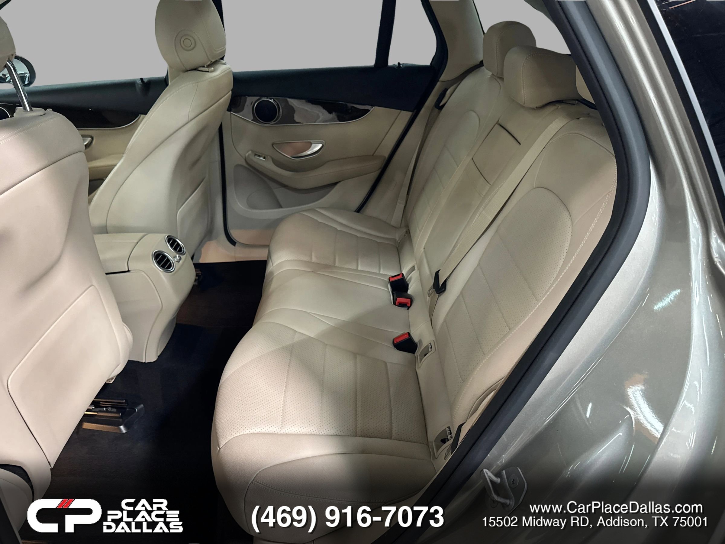 Used 2021 Mercedes-Benz GLC 300 w/ Premium Package image 24