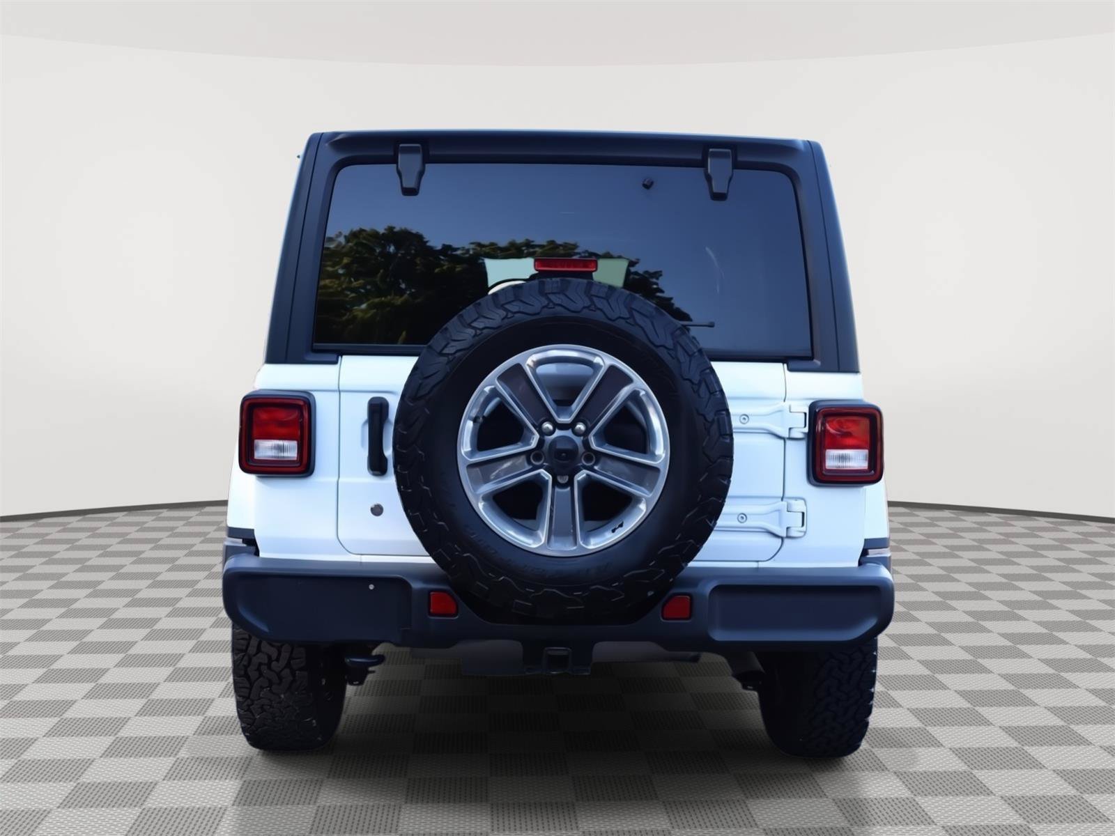Used 2020 Jeep Wrangler Unlimited Sahara w/ Cold Weather Group AWD/4WD image 6