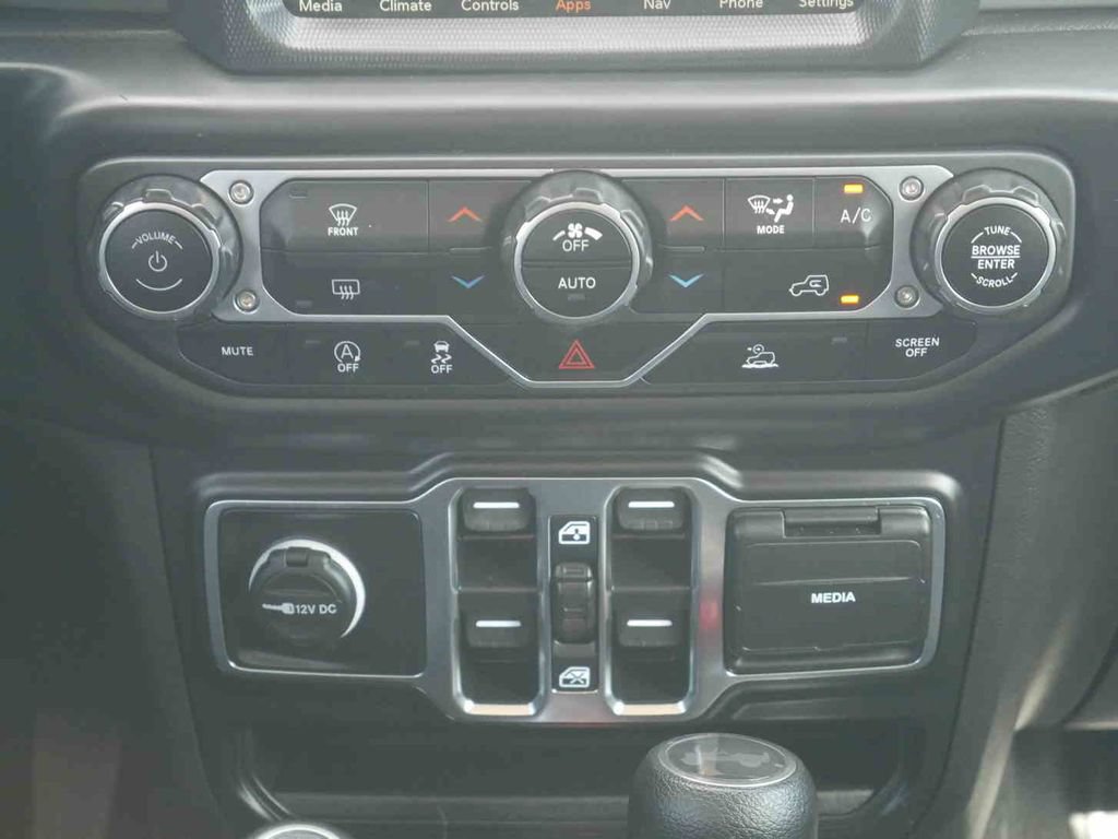 Used 2023 Jeep Wrangler Unlimited Sahara AWD/4WD image 8