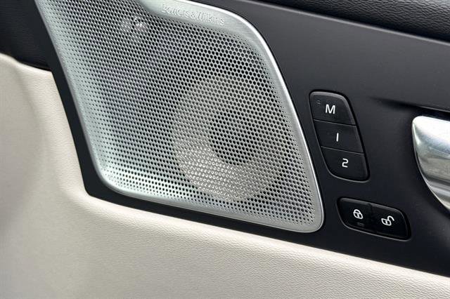 Certified 2023 Volvo XC60 B6 Ultimate w/ Protection Package Premier image 20