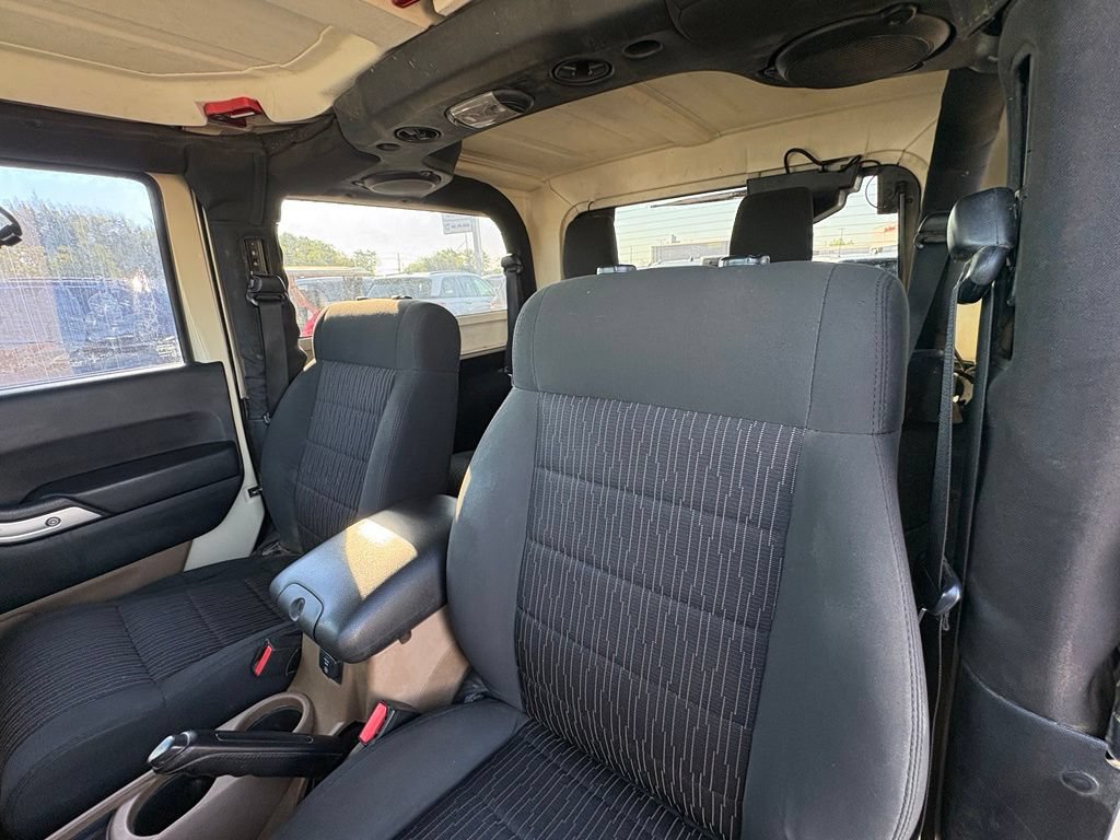 Used 2011 Jeep Wrangler Sahara w/ Connectivity Group AWD/4WD image 13