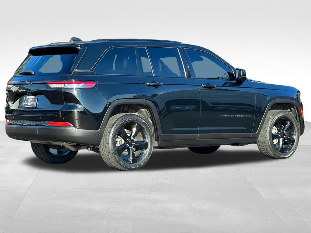 Used 2023 Jeep Grand Cherokee Altitude AWD/4WD image 7