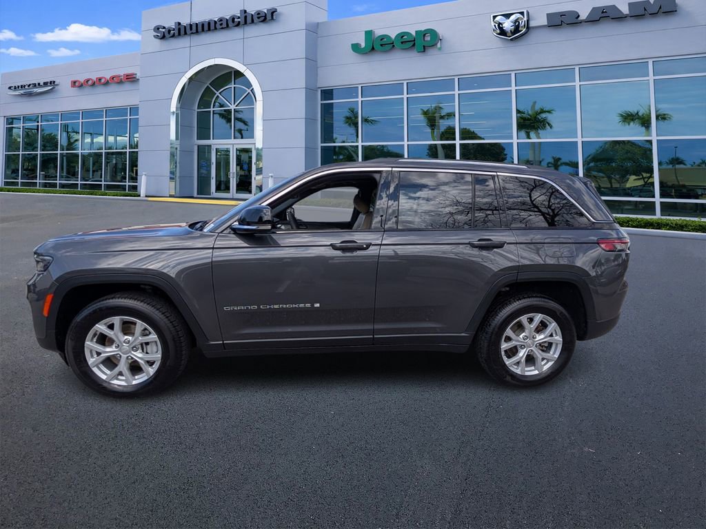 Certified 2024 Jeep Grand Cherokee Limited image 4