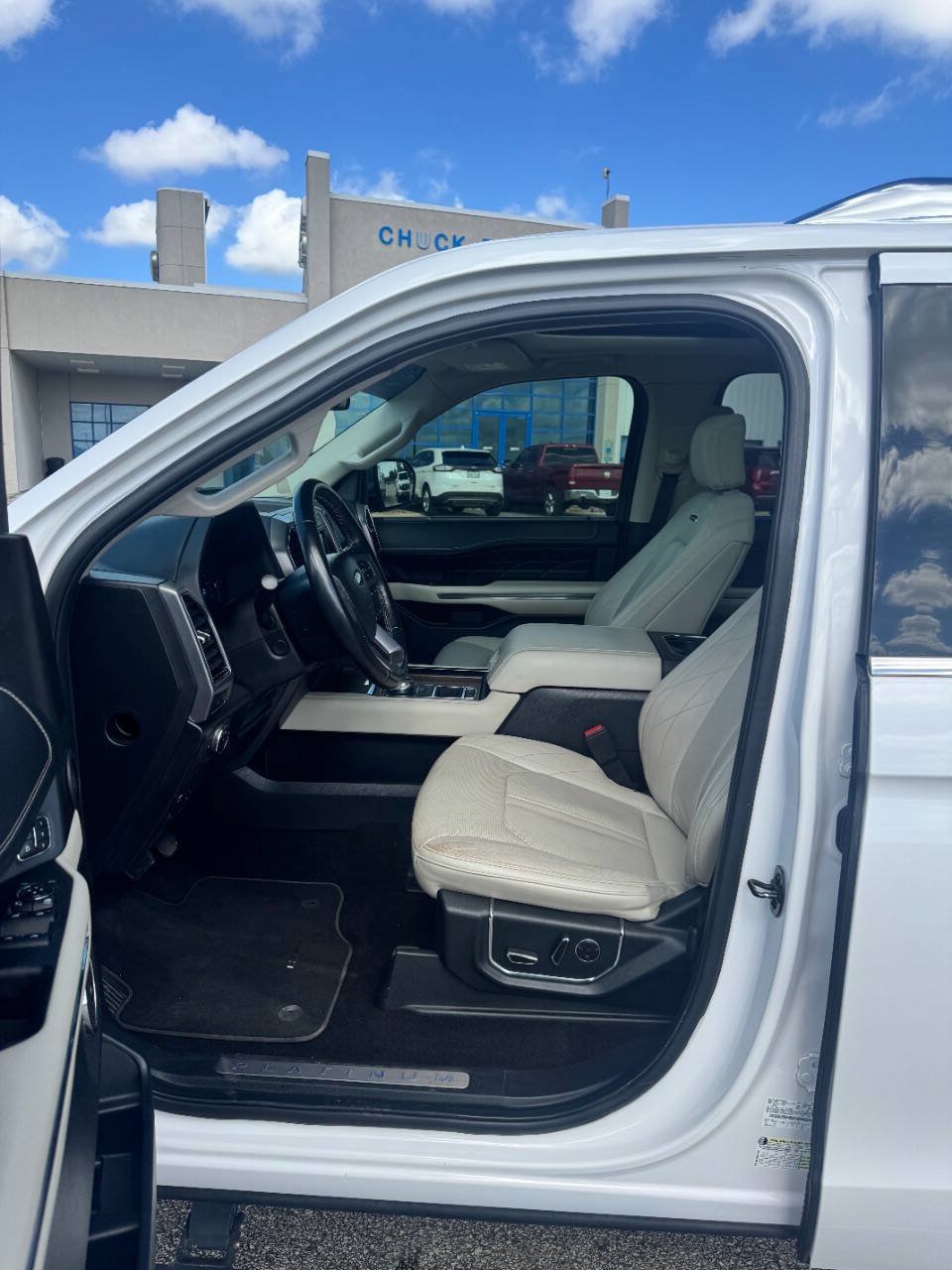 Used 2019 Ford Expedition Platinum RWD image 2