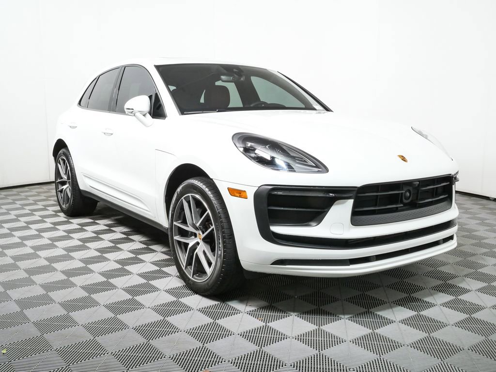 Used 2023 Porsche Macan AWD/4WD image 30
