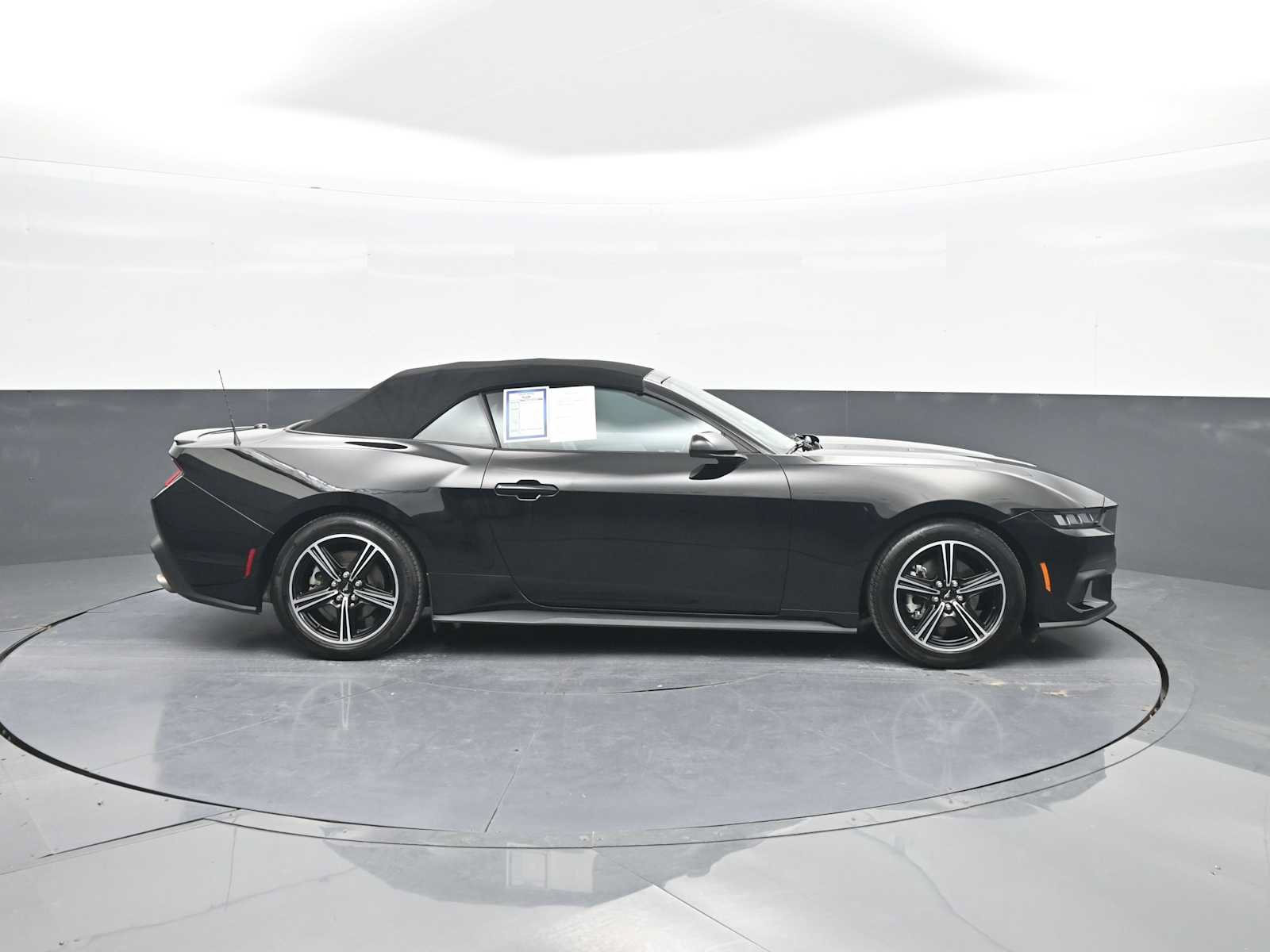 Used 2025 Ford Mustang Premium RWD image 9