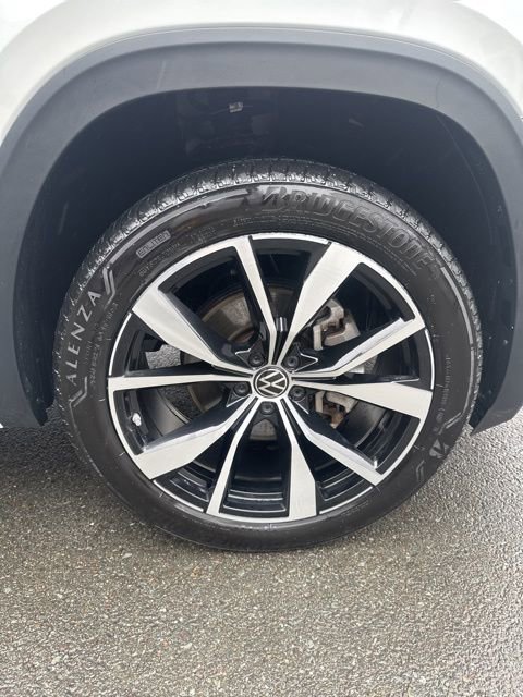 Used 2024 Volkswagen Atlas SEL Premium R-Line image 12