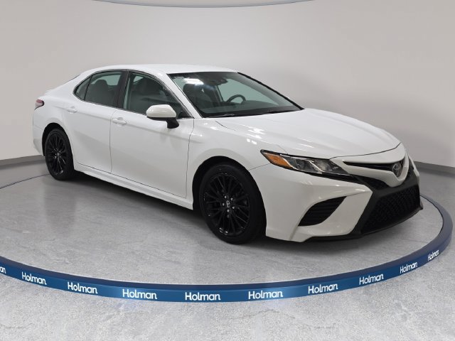 Used 2019 Toyota Camry SE FWD image 4