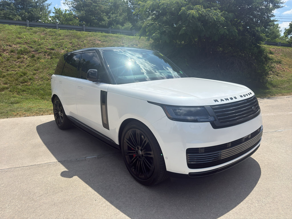 Used 2024 Land Rover Range Rover SV AWD/4WD image 2