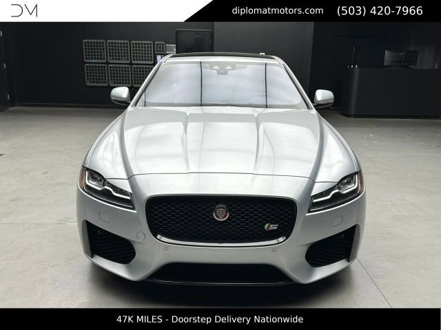 Used 2018 Jaguar XF S RWD image 11