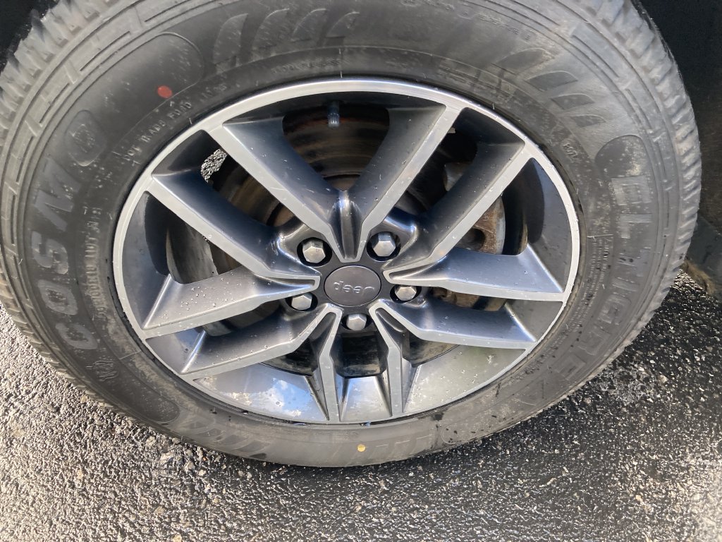 Used 2019 Jeep Grand Cherokee Limited AWD/4WD image 34