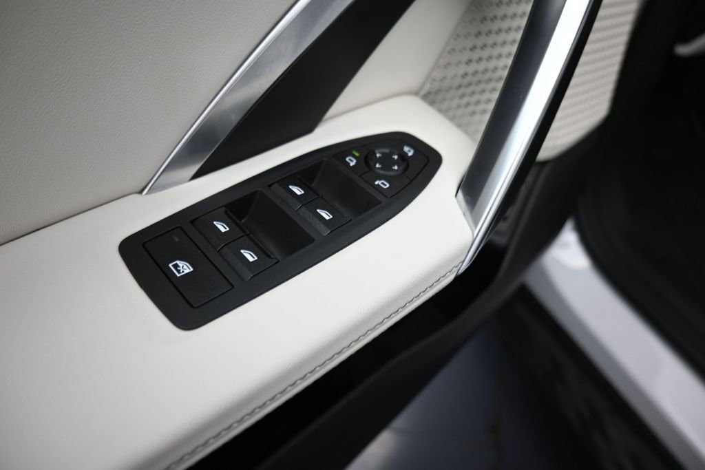 New 2026 BMW X2 xDrive28i w/ Technology Package AWD/4WD image 9