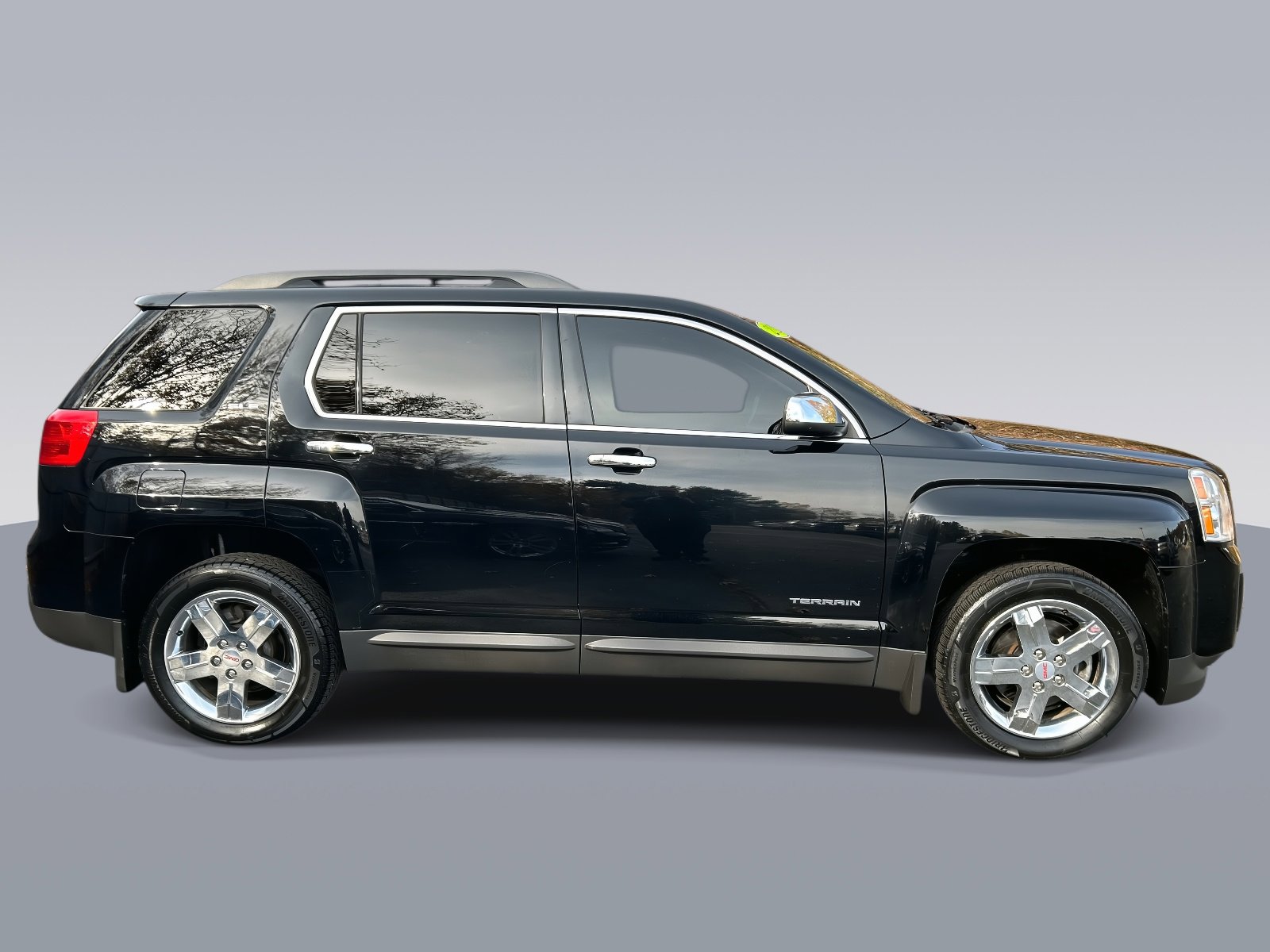 Used 2013 GMC Terrain SLE w/ Chrome and Technology Package image 2
