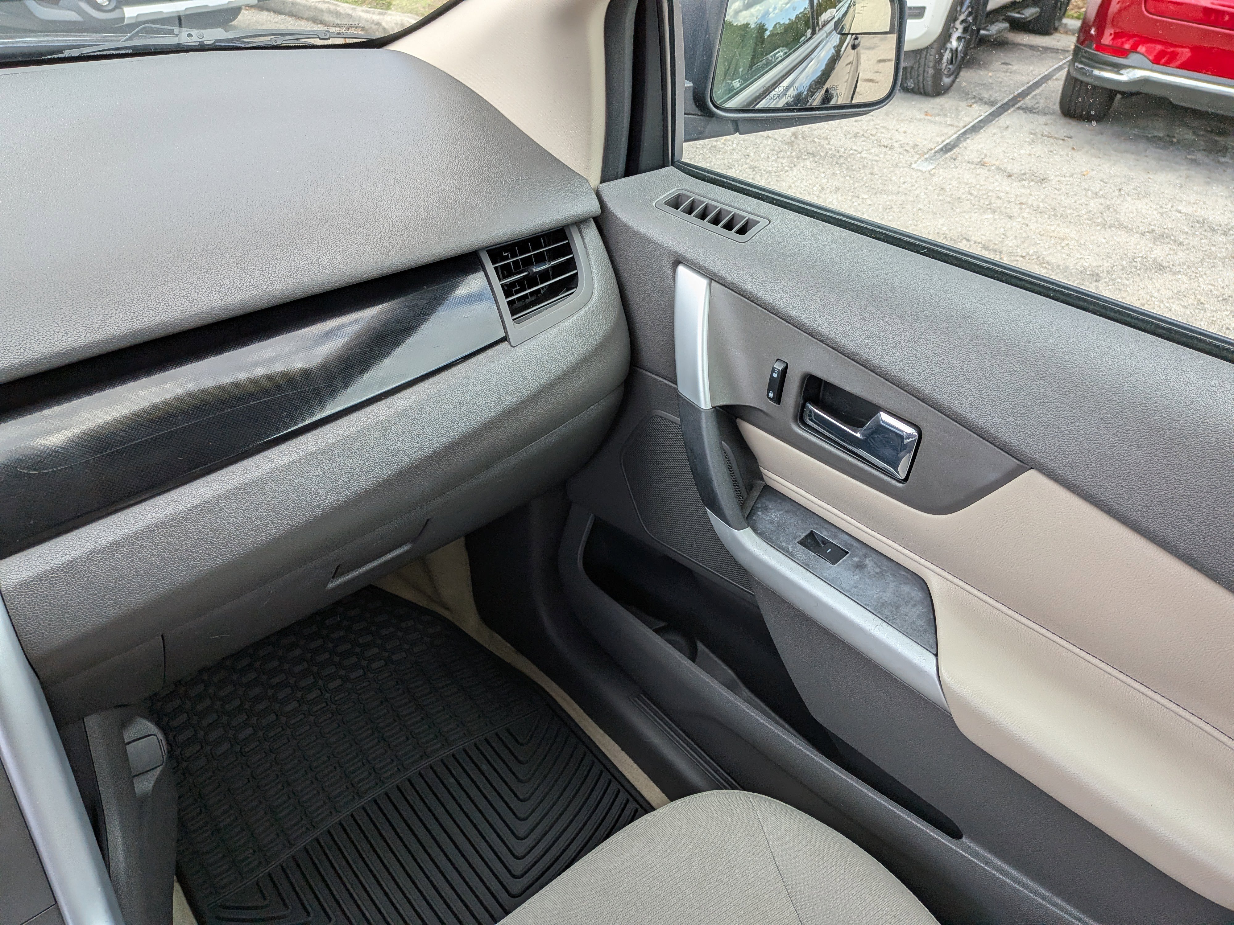 Used 2011 Ford Edge SE image 18