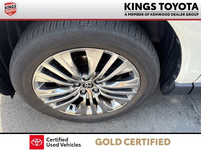 Used 2021 Toyota Venza XLE w/ Softex Package AWD/4WD image 14