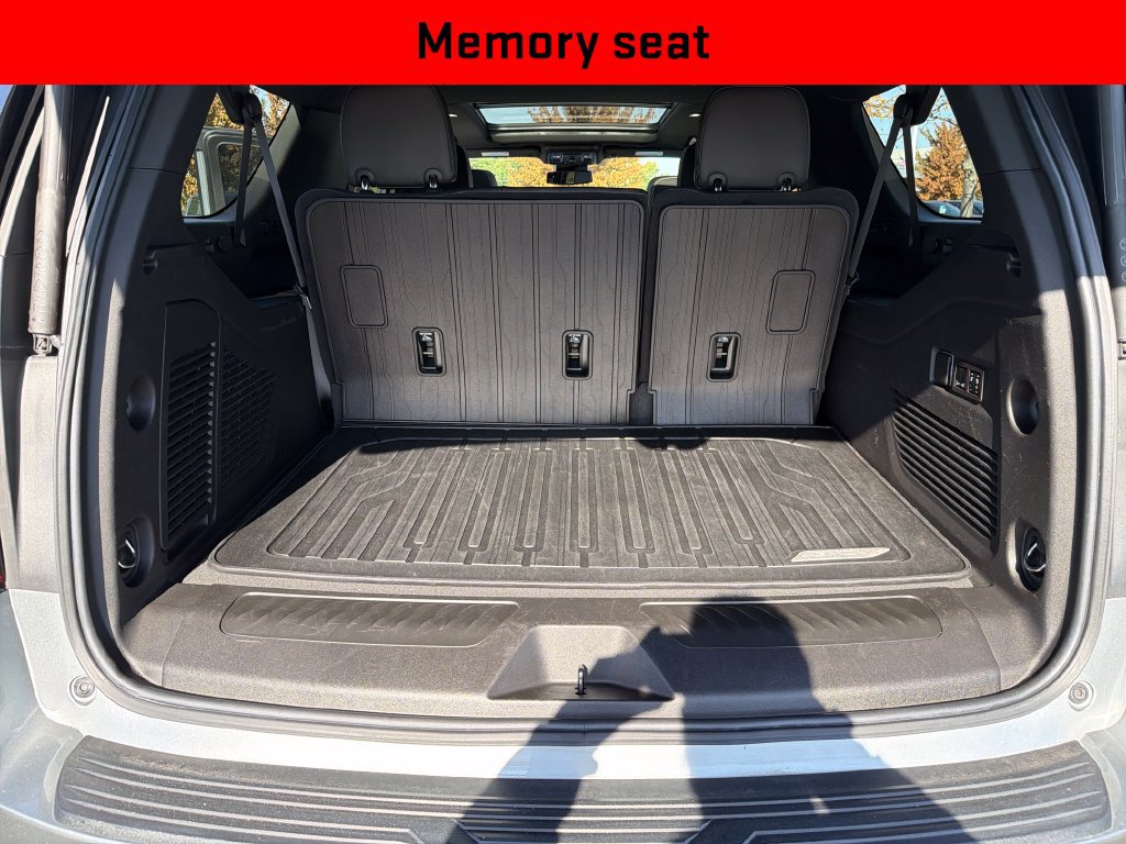 Certified 2023 GMC Yukon XL SLT w/ SLT Premium Package AWD/4WD image 28