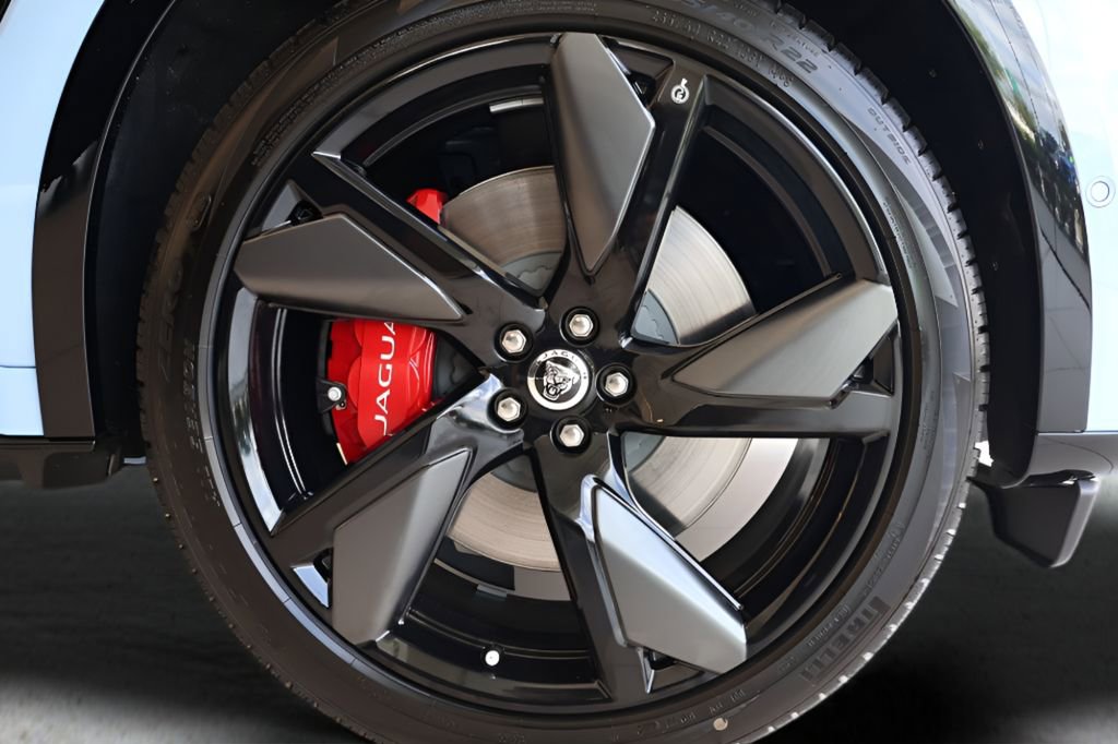 New 2026 Jaguar F-PACE SVR image 6