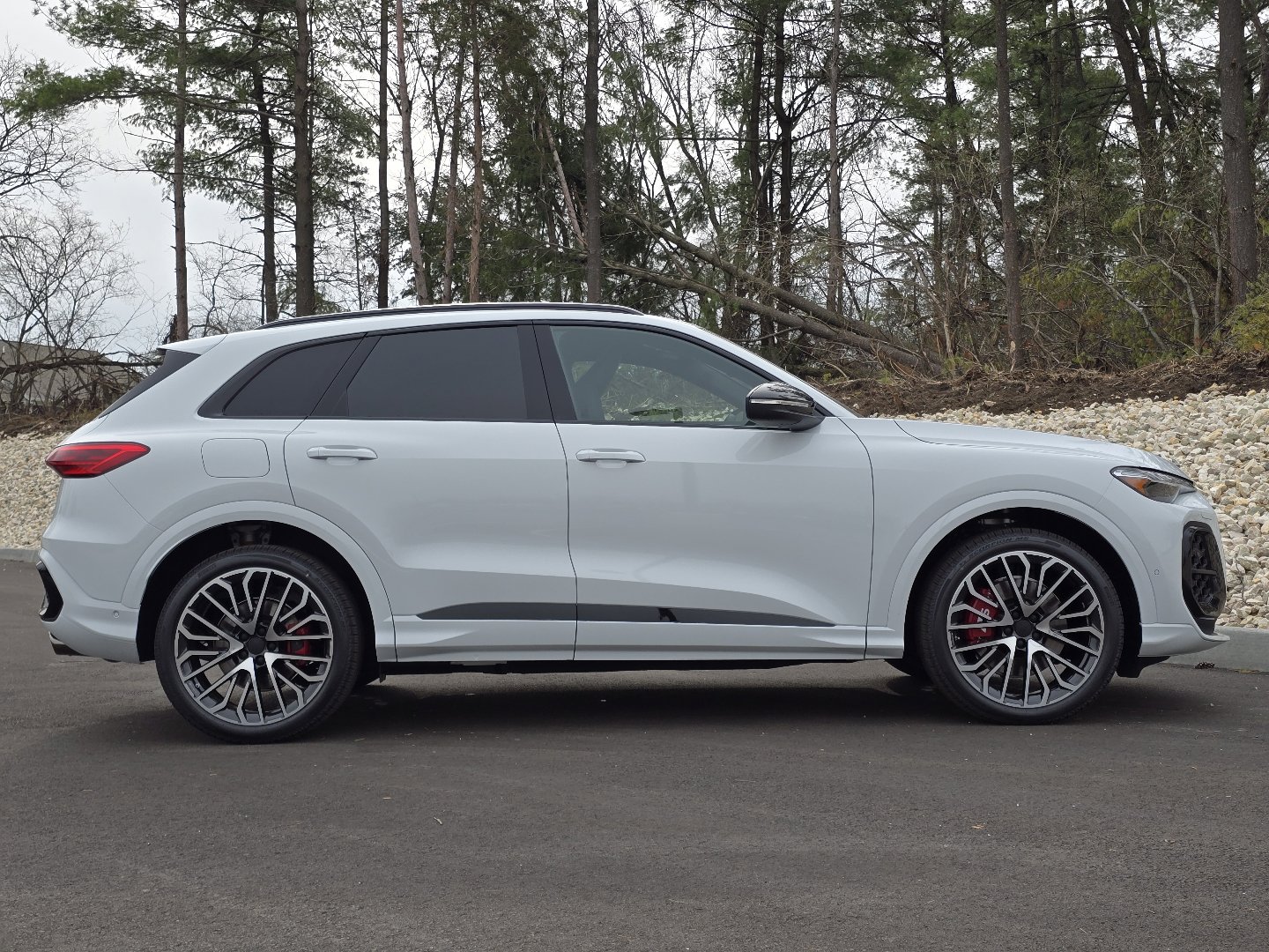 New 2026 Audi SQ5 Premium Plus image 28
