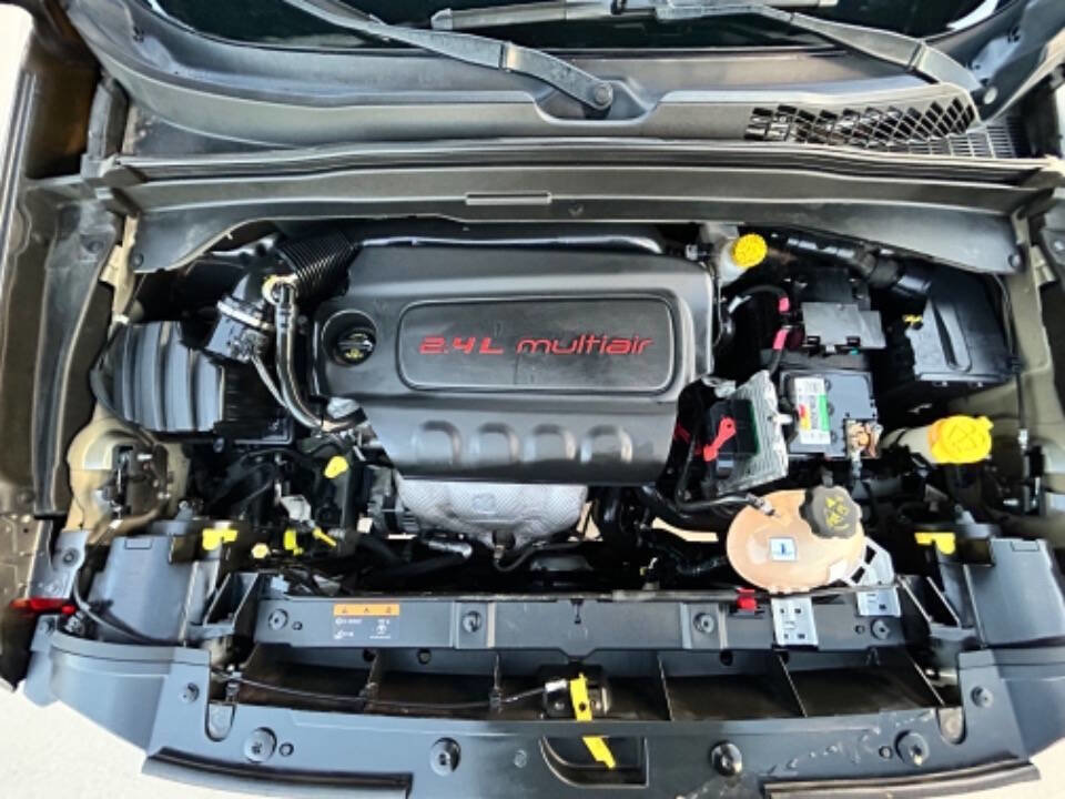 Used 2016 Jeep Renegade Latitude w/ Popular Equipment Group FWD image 22