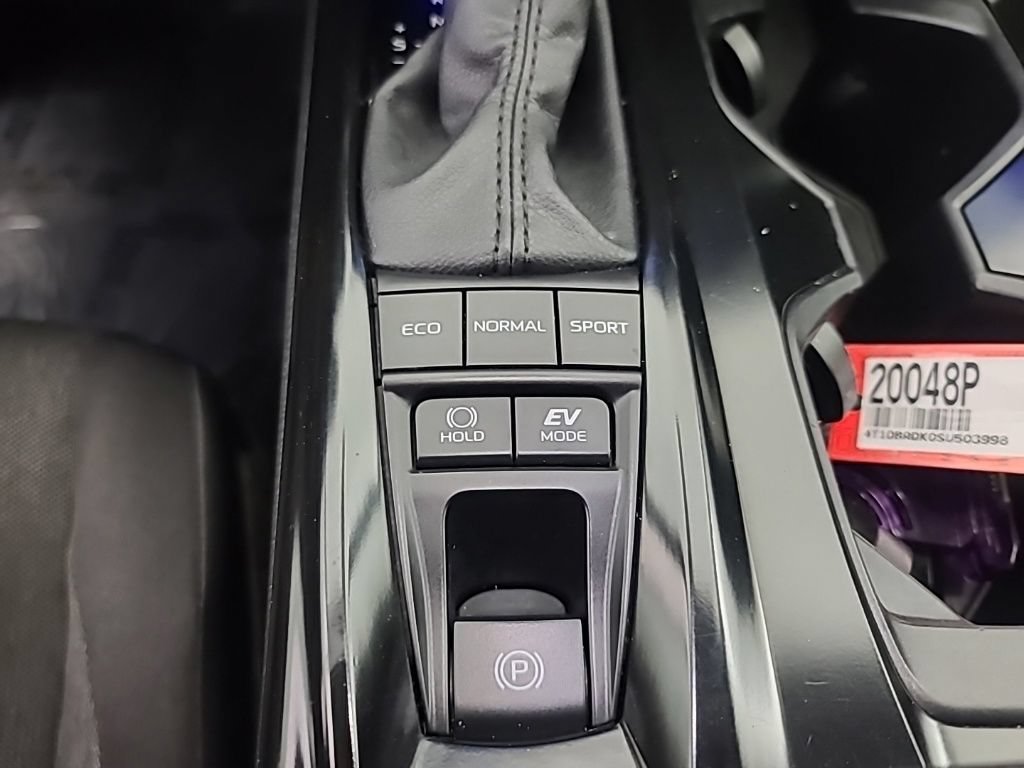 Used 2025 Toyota Camry LE AWD/4WD image 36