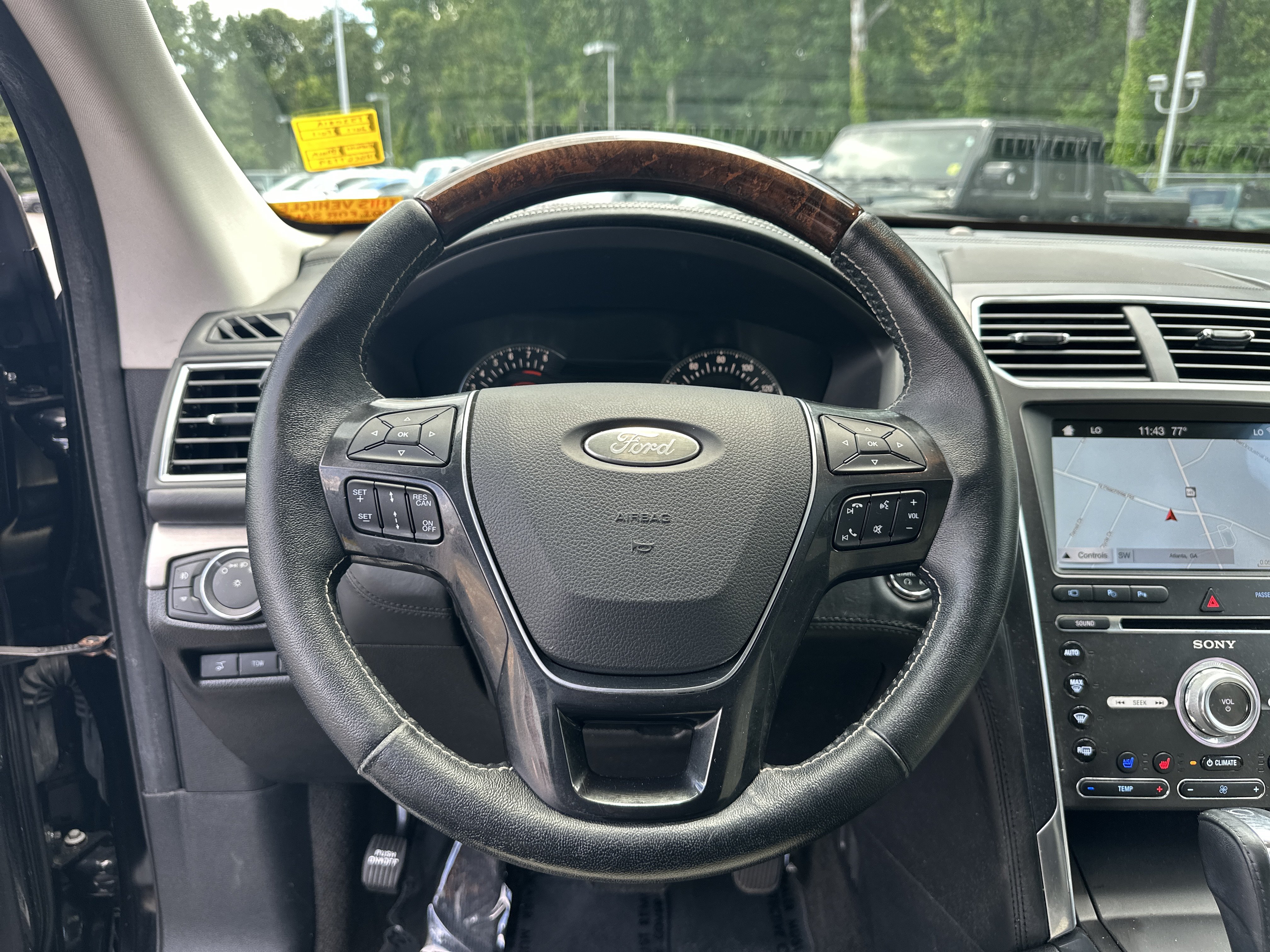 Used 2017 Ford Explorer Platinum AWD/4WD image 27