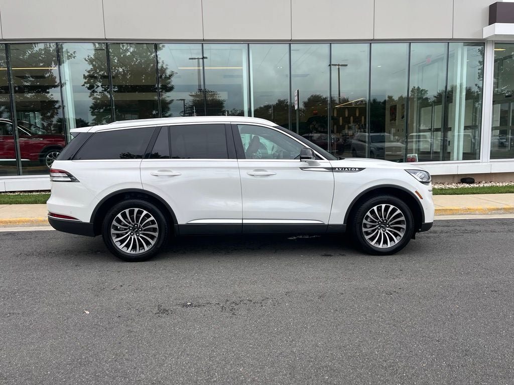 Used 2024 Lincoln Aviator Reserve w/ Elements Package Plus AWD/4WD image 9