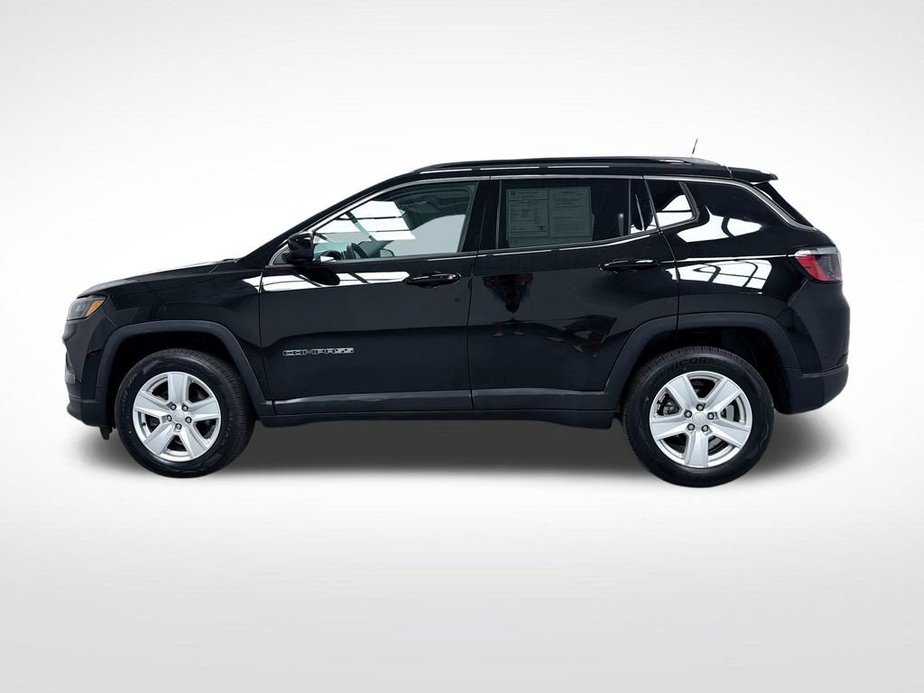 Used 2022 Jeep Compass Latitude w/ Sun and Sound Group AWD/4WD image 11