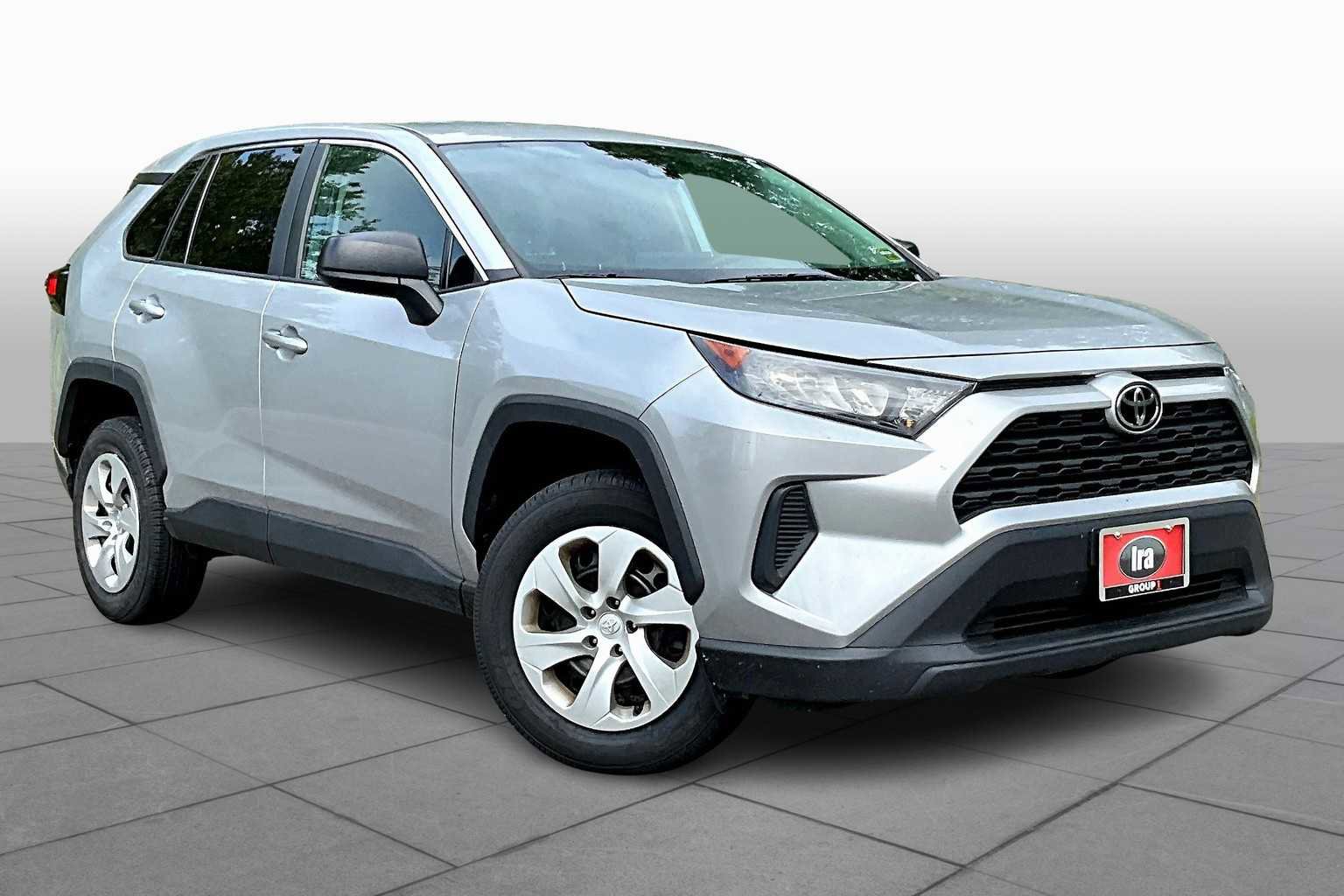 Used 2022 Toyota RAV4 LE image 3