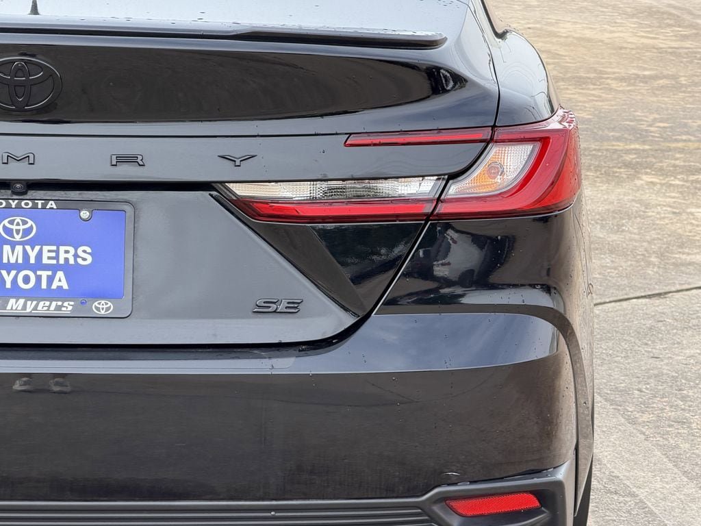 Used 2025 Toyota Camry SE w/ Convenience Package FWD image 9