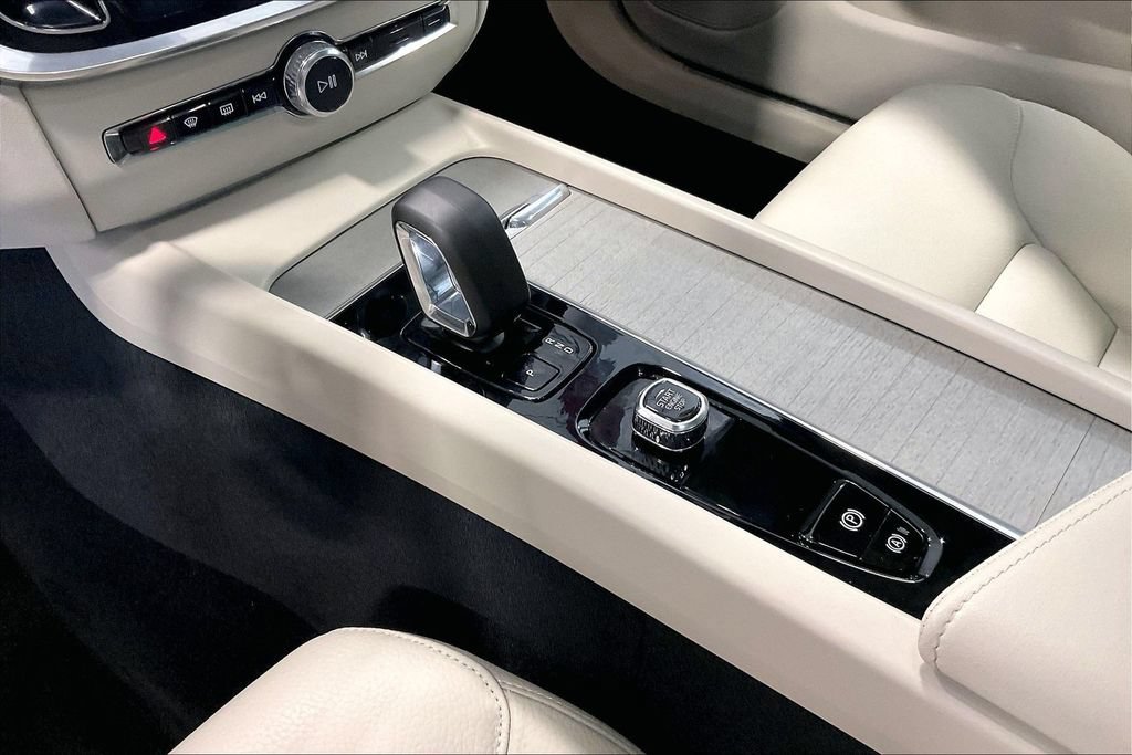 Certified 2025 Volvo V60 B5 Cross Country Plus AWD/4WD image 19
