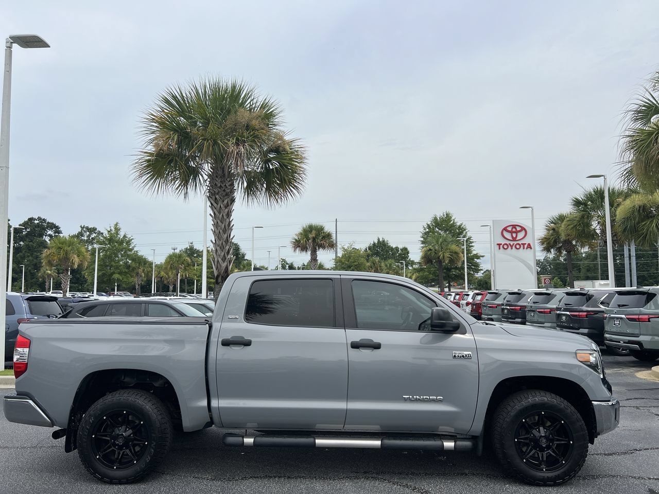 Used 2021 Toyota Tundra SR5 w/ SR5 Upgrade Package AWD/4WD image 11