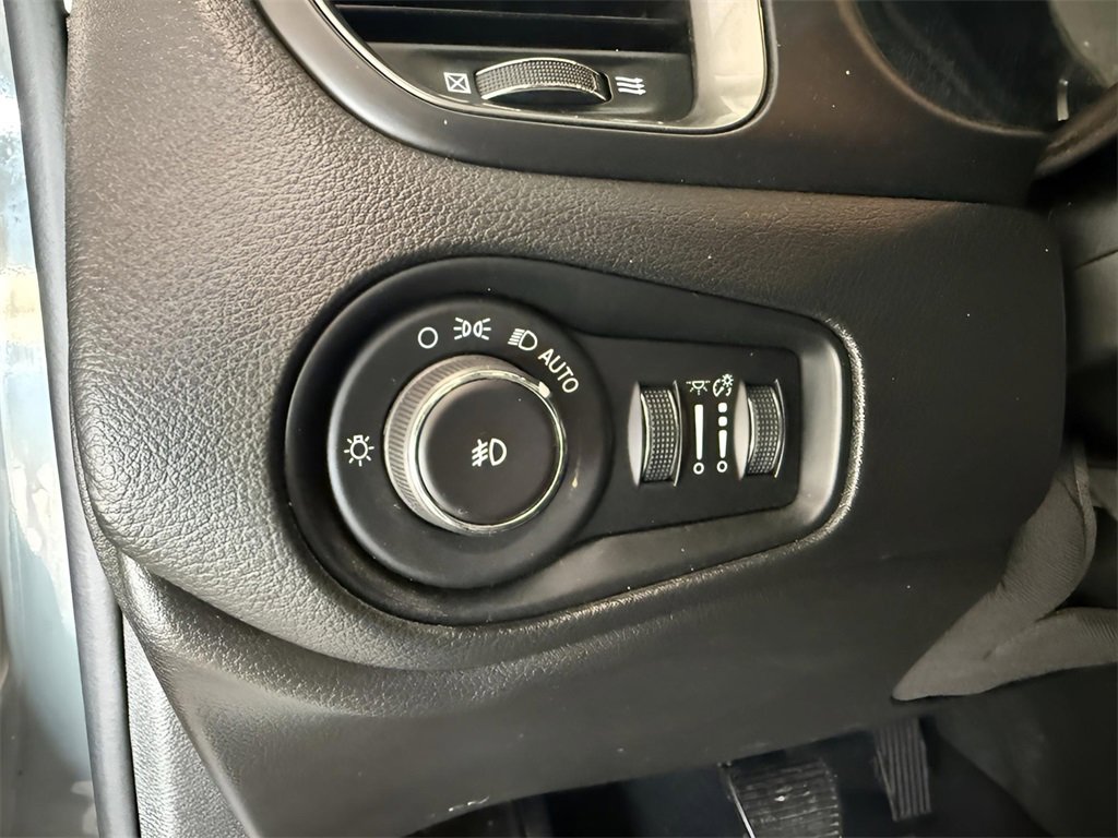 Used 2018 Jeep Renegade Limited w/ UConnect 8.4 Nav Group image 20