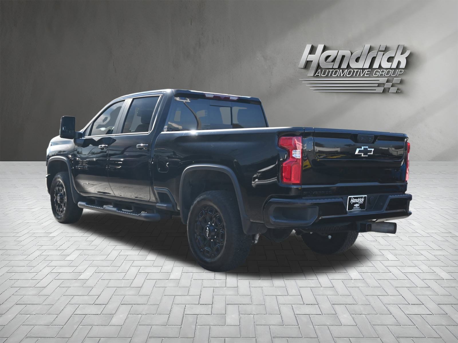 Used 2024 Chevrolet Silverado 2500 LT w/ Midnight Edition image 8
