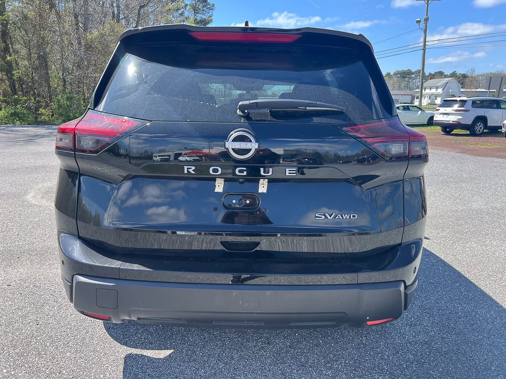 Used 2024 Nissan Rogue SV image 4