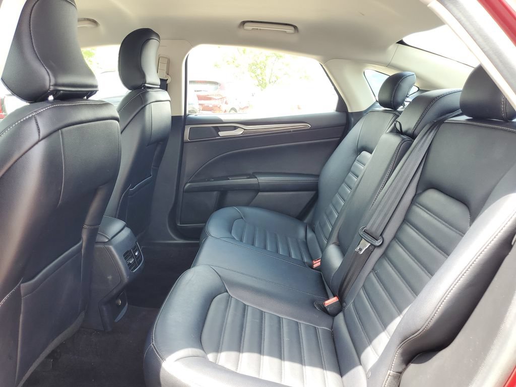 Used 2017 Ford Fusion SE w/ Fusion SE Technology Package AWD/4WD image 12