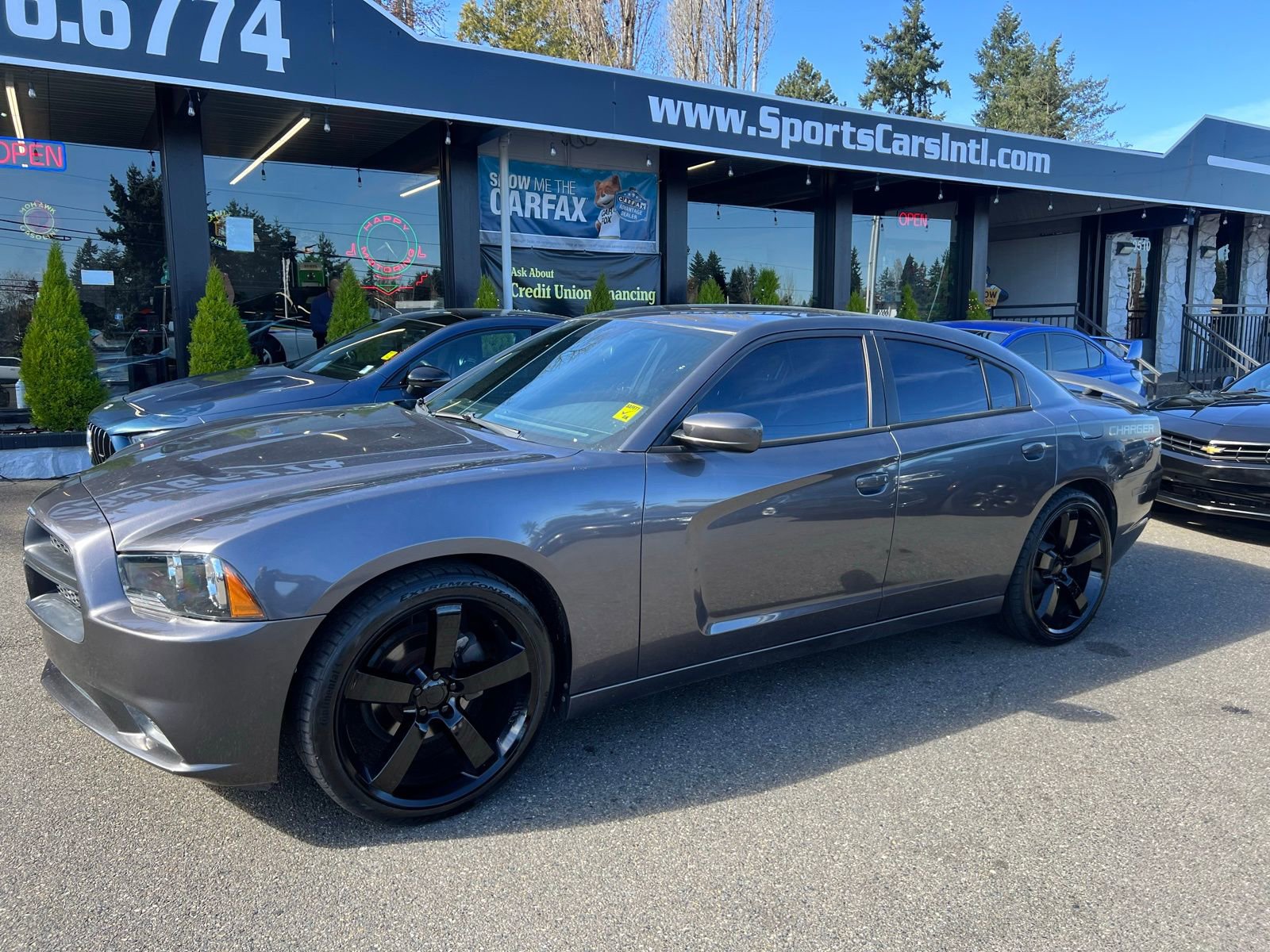 Used 2014 Dodge Charger SE RWD image 1