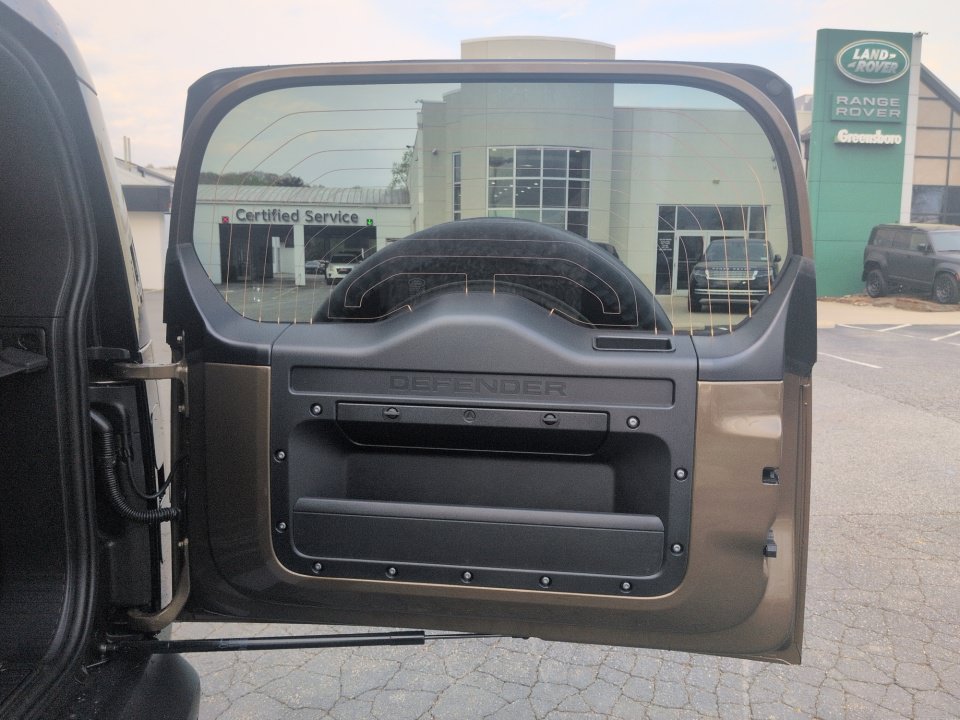 New 2026 Land Rover Defender 110 X-Dynamic SE AWD/4WD image 14