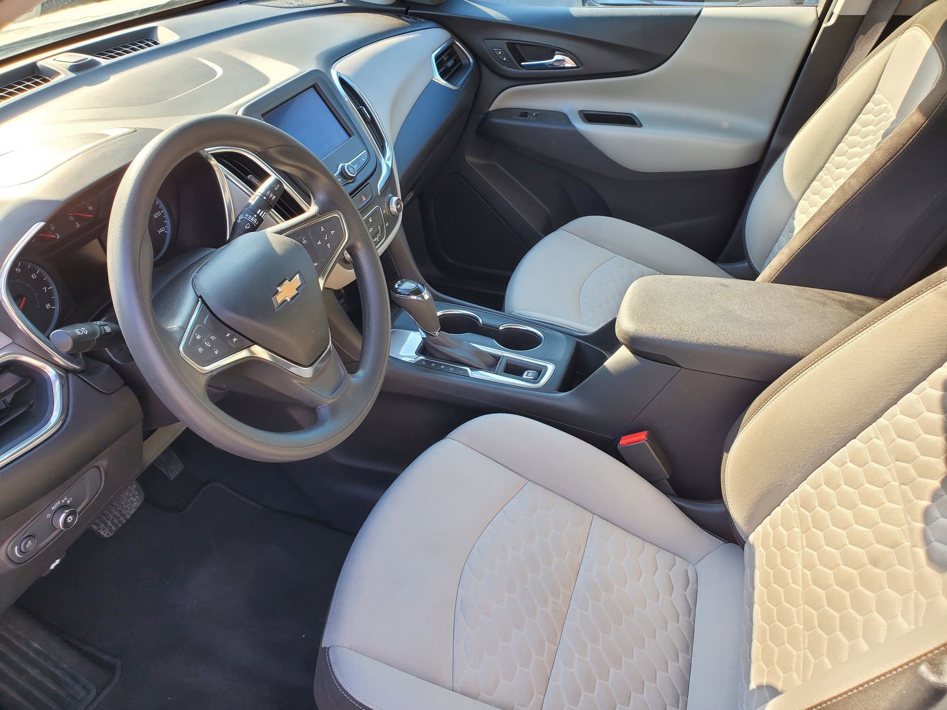 Used 2021 Chevrolet Equinox LS image 18